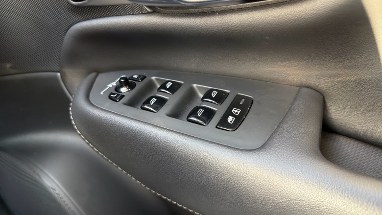 Volvo XC90 2.0 B5P Plus Edition Dark 5dr AWD Geartronic Petrol Estate